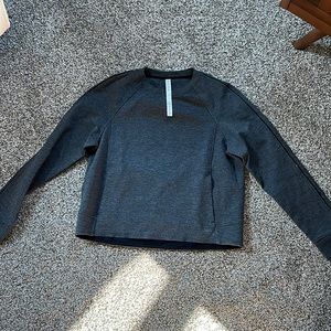 Women’s lululemon sweatshirt (size 8)